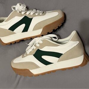 New LA SHEELAH Cream, Tan and Green sneakers, Size 6.5